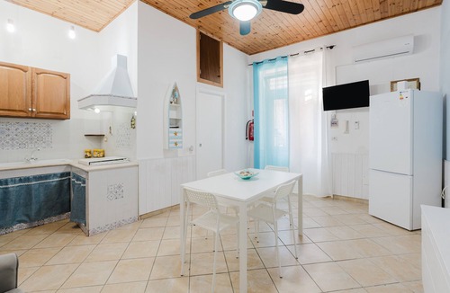 Trappeto Apartment | Perla Marina Ground Floor Apartment with Wi-Fi and Air Conditioning