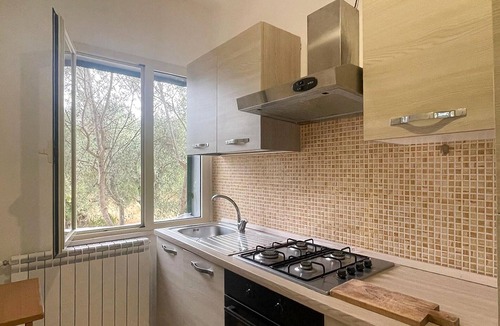 Vico del Gargano Apartment | Pet friendly apartment in Vico del Gargano
