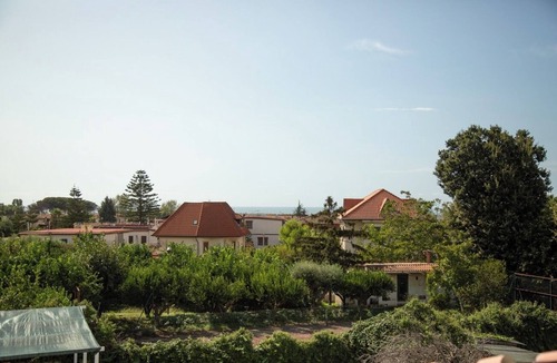 Giugliano in Campania Apartment | Petito House - Cozy apartment surrounded by greenery.