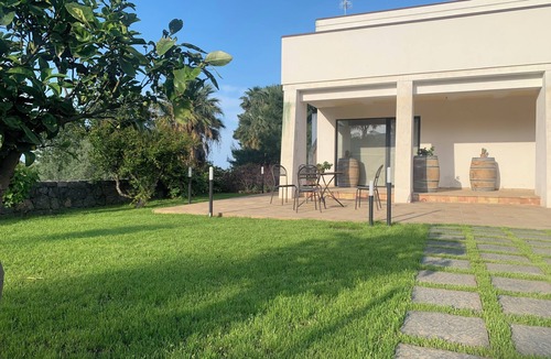 Aci Catena Apartment | Petrasicula Lavica - Between Etna and the sea - AC and WiFi - ideal for 4 guests