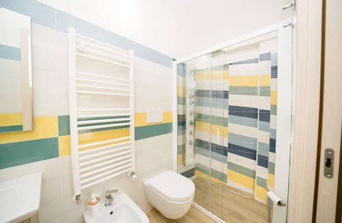 Pogerola Apartment | Pontone di Scala - Lemons & Sun apartment can accommodate up to 4 people. The property has 1 bedroom with double bed and a living area with kitchenette and sofa bed. The kitchenette is equipped with a dining table, a coffee machine, a refrigerator and a