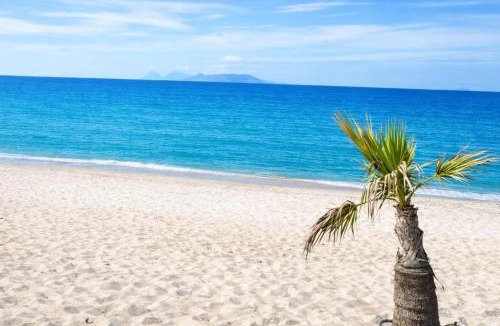 Furnari Apartment | Pool & Sea House Vittoria - WiFi, A-C, front Eolie