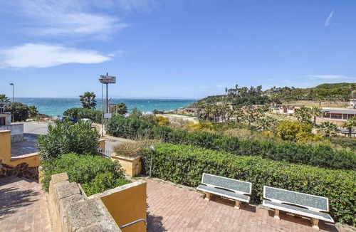 Le Castella Apartment | Practical vacation apartment just a few steps from the beach, in the heart of Le Castella.