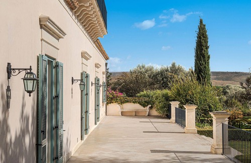 Chiaramonte Gulfi Villa | Prestigious villa with private pool in Chiaramonte Gulfi - DiCasaInSicilia