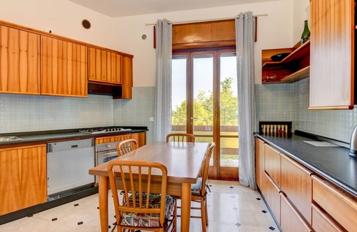 Montinelle Villa | Private Pool, Panoramic View, & Close to Beach - Villa Mira