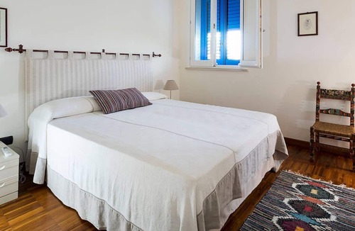 Augusta Villa | Private seafront villa with swimming pool