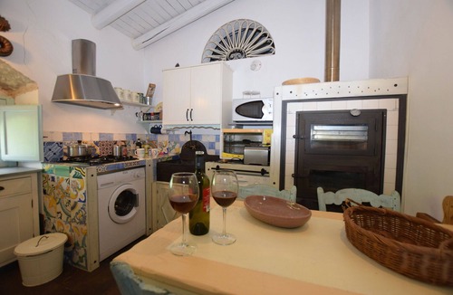 Chiaramonte Gulfi Villa | Private Villa with WIFI, hot tub, A/C, private pool, TV, terrace, pets allowed, panoramic view