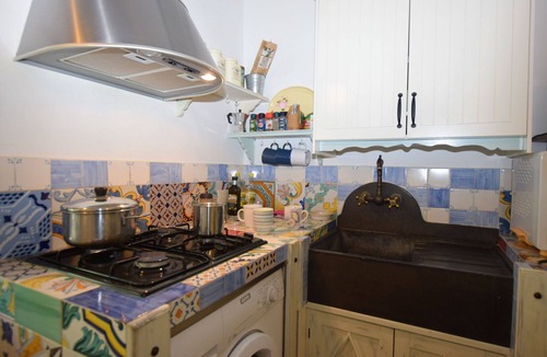 Chiaramonte Gulfi Villa | Private Villa with WIFI, hot tub, A/C, private pool, TV, terrace, pets allowed, panoramic view