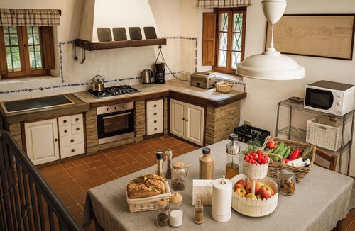 San Pietro in Bossolo Villa | Private Villa with A/C, private pool, WIFI, TV, patio, panoramic view, close to San Gimignano