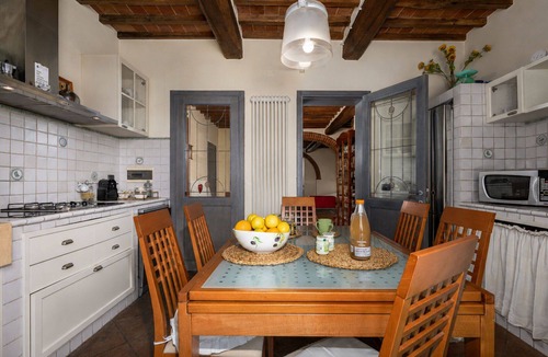Lucignano Villa | Private Villa with hot tub, WIFI, private pool, balcony, pets allowed, close to Montepulciano