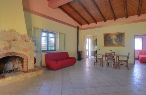 Floridia Villa | Private Villa with WIFI, private pool, A/C, TV, patio, pets allowed, panoramic view, parking