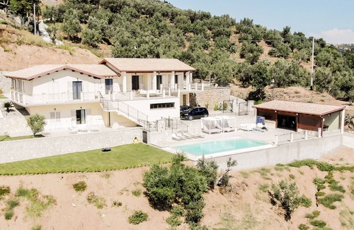 Gasperina Villa | Pure privacy with incredible sea views