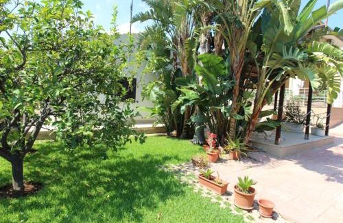 Ognina Apartment | Relax in Villa with Garden Private Terrace 200m from Sea Siracusa