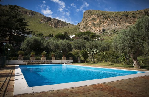 Mandra Capreria House | Relax with pool and see view!