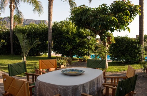 Terrasini Villa | Relaxing at Villa Maria