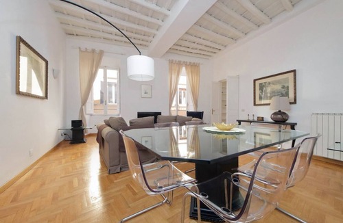 Rione III Colonna Apartment | Rome, near Piazza di Spagna, modern and spacious apartment for 8