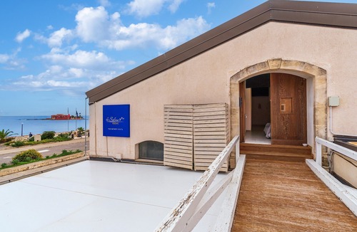 Marzamemi Apartment | Room 108 at 'Le Saline Rooms Marzamemi' with Wi-Fi and Air Conditioning