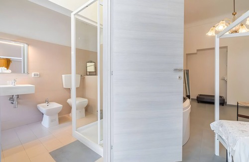 Ragusa Apartment | Room 'Al 214 - Suite' with Balcony, Wi-Fi and Air Conditioning