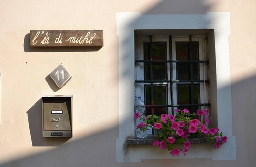 Carrodano Inferiore Apartment | Room 'Anita' with Mountain View, Shared Garden and Balcony