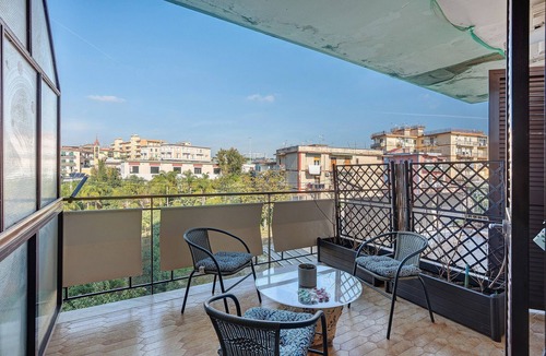 Ercolano Apartment | Room 'Camera Familiare Panoramica' with Mountain View, Wi-Fi and Air Conditioning