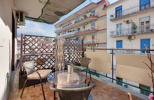 Ercolano Apartment | Room 'Camera Superior Con Balcone' with Mountain View, Wi-Fi and Air Conditioning