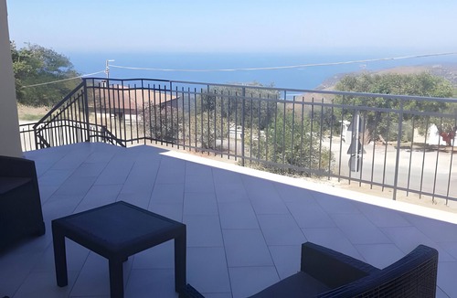 San Mauro Cilento Apartment | Room 'Camera Verde Vista Mare E Monti' with Sea View, Shared Terrace and Wi-Fi