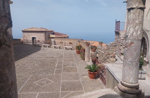 San Marco d'Alunzio Apartment | Room 'Casa Del Pensatore' with Balcony
