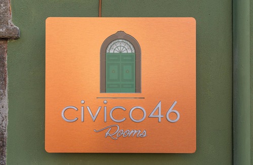 Santa Maria di Licodia Apartment | Room 'Civico 46 - Green' with Shared Terrace, Wi-Fi and Air Conditioning