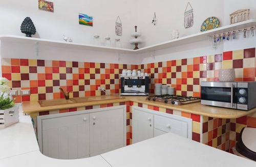 Marinella di Selinunte Apartment | Room 'Demetra Malophoros - 14' with Shared Terrace, Wi-Fi and Air Conditioning