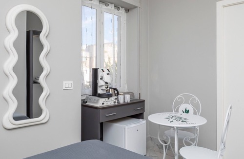 Monte Po-Nesima-San Leone-Rapisardi Apartment | Room 'Dolce Relax - Deluxe' with Balcony, Wi-Fi and Air Conditioning