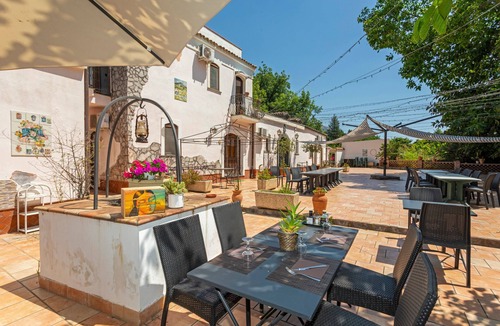 Mitogio Apartment | Room 'Filumena' with Mountain View, Wi-Fi and Air Conditioning