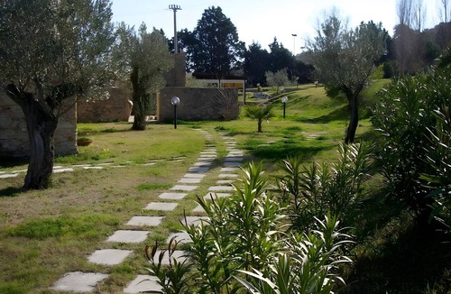 Roccelletta Apartment | Room 'Il Pero Selvatico, Matrimoniale' with Shared Garden, Wi-Fi and Air Conditioning