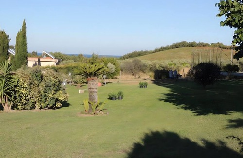 Roccelletta Apartment | Room 'Il Pero Selvatico, Matrimoniale' with Shared Garden, Wi-Fi and Air Conditioning