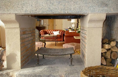 Roccelletta Apartment | Room 'Il Pero Selvatico, Matrimoniale' with Shared Garden, Wi-Fi and Air Conditioning