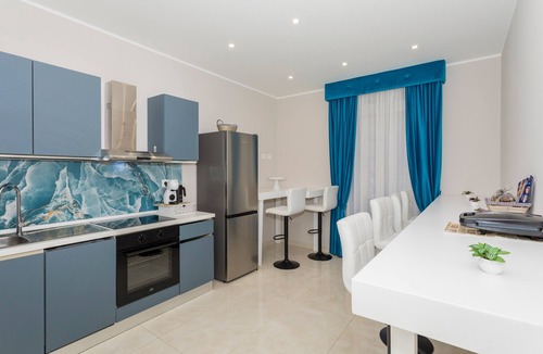 Archi Apartment | Room 'L'Arte Del Porto - Suite 103' with Wi-Fi and Air Conditioning