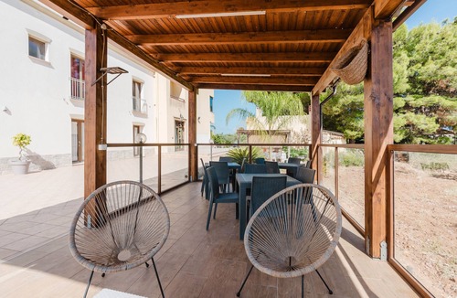 Rilievo Apartment | Room 'Maidda' with Shared Garden, Wi-Fi and Air Conditioning
