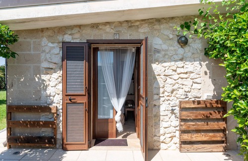 Carpignano Salentino Apartment | Room 'Masseria Giamarra, Room 1' with Shared Pool, Wi-Fi and Air Conditioning