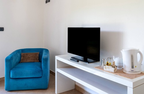 Carpignano Salentino Apartment | Room 'Masseria Giamarra, Room 6' with Shared Pool, Wi-Fi and Air Conditioning