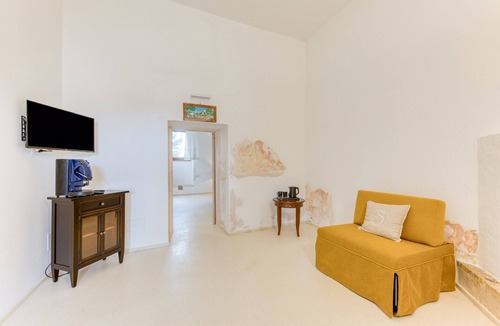Presicce Apartment | Room 'Masseria Scafazzi - Sandra - 2' with Private Terrace, Wi-Fi and Air Conditioning