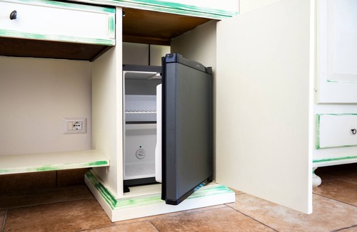 Giurdignano Apartment | Room 'Olimpo - Ares' with Shared Terrace, Wi-Fi and Air Conditioning