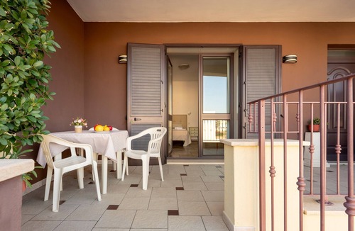 Giurdignano Apartment | Room 'Olimpo - Ares' with Shared Terrace, Wi-Fi and Air Conditioning