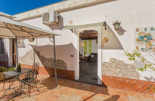 Trappitello Apartment | Room 'Petru' with Mountain View, Wi-Fi and Air Conditioning