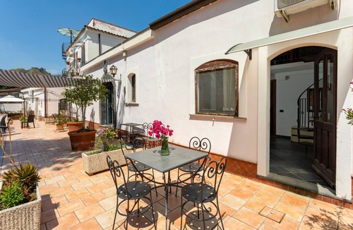 Trappitello Apartment | Room 'Petru' with Mountain View, Wi-Fi and Air Conditioning