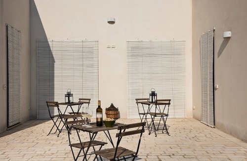 Ispica Apartment | Room 'Riofavara Winery - Suite Barrique' with Private Terrace, Wi-Fi and Air Conditioning