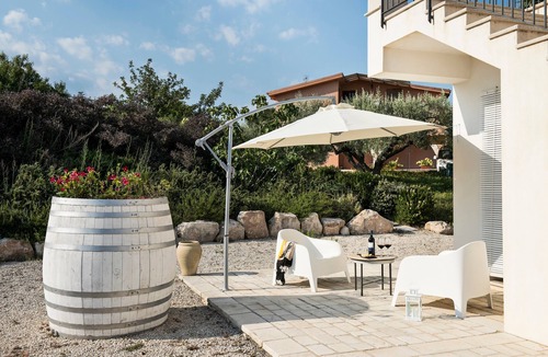 Ispica Apartment | Room 'Riofavara Winery - Suite Vigna' with Private Terrace, Wi-Fi and Air Conditioning