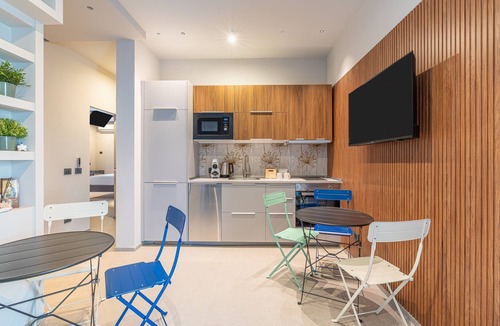 Viagrande Apartment | Room 'Rosa' with Mountain View, Shared Terrace and Air Conditioning