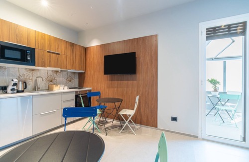 Viagrande Apartment | Room 'Rosa' with Mountain View, Shared Terrace and Air Conditioning