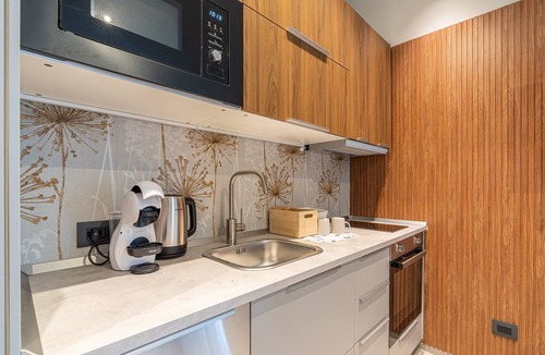 Viagrande Apartment | Room 'Rosa' with Mountain View, Shared Terrace and Air Conditioning