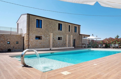 Caccamo Apartment | Room 'Turiddu' at Sikania Agrirelais with Mountain View, Wi-Fi and Air Conditioning
