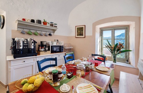 Gorra Apartment | Room 'Verde' with Shared Terrace, Wi-Fi and Air Conditioning